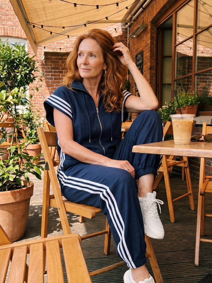 Lark | Raidallinen jumpsuit edestä vedettävällä vetoketjulla