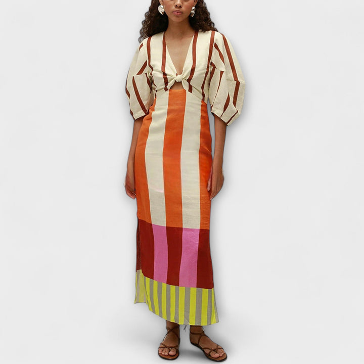 Kaya - Maxi-mekko syvällä dekolteella ja puffihihnoilla